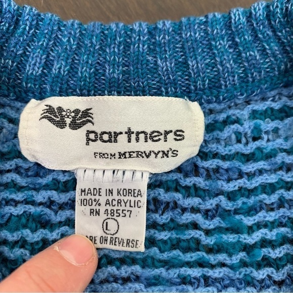 Vintage Partners Mervyn’s V-neck sweater stripe ombré Marked L fits like a Small - Picture 3 of 14